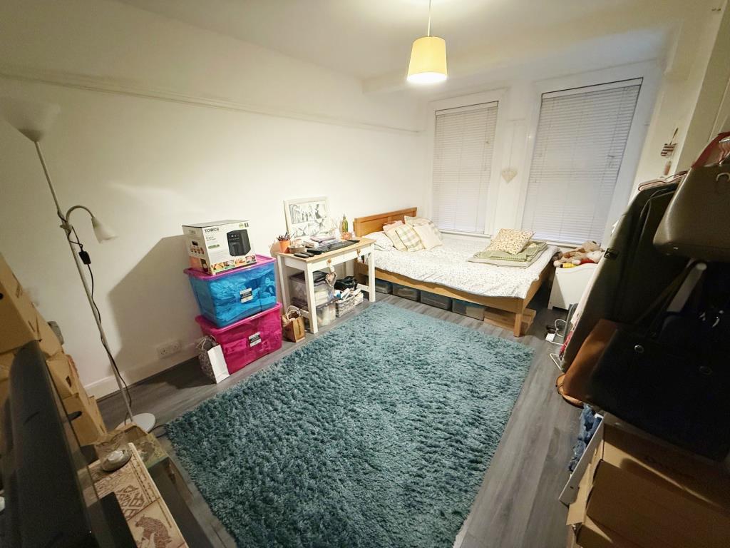 Lot: 68 - STUDIO FLAT FOR INVESTMENT - Bedroom with windows to front aspect